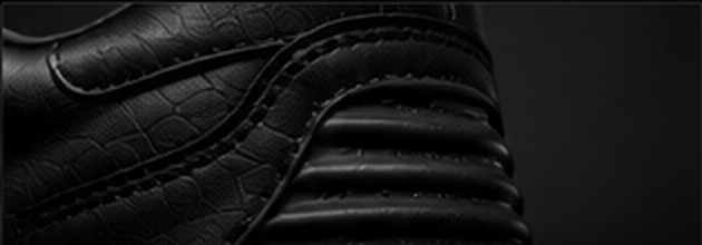 Sculpted heel support detail